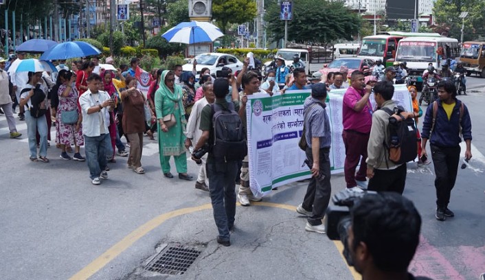 Image of सहकारी पीडित बचतकर्ताको माइतीघरमा प्रदर्शन, न्यायको माग गर्दै सरकारलाई दबाब